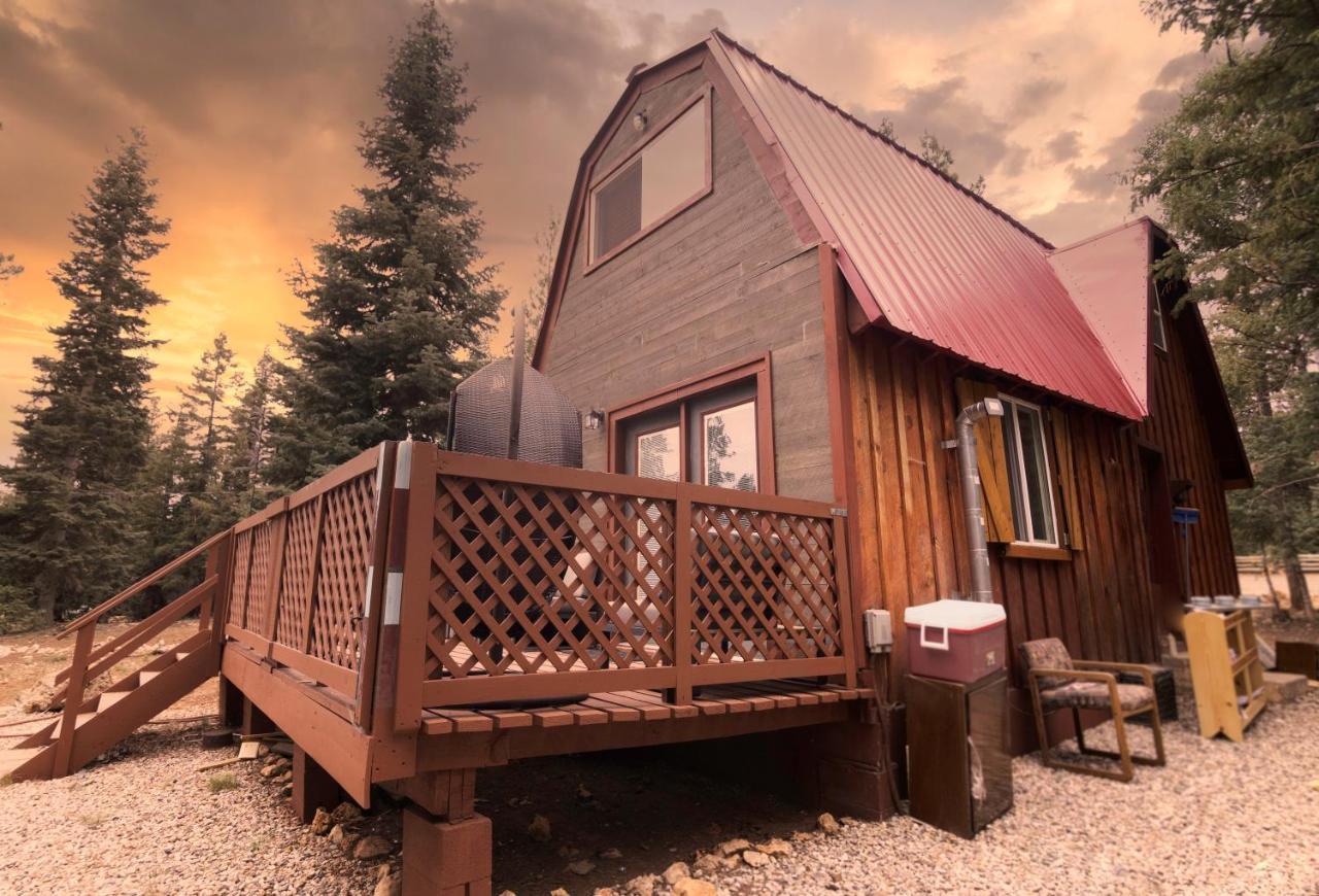 Charming Blue Farmhouse Cabin Duck Creek Village Exterior foto