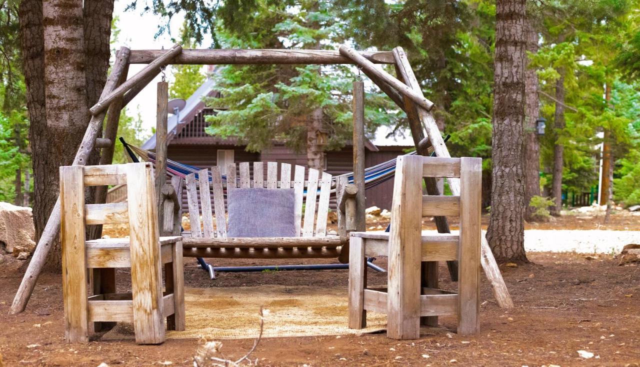 Charming Blue Farmhouse Cabin Duck Creek Village Exterior foto