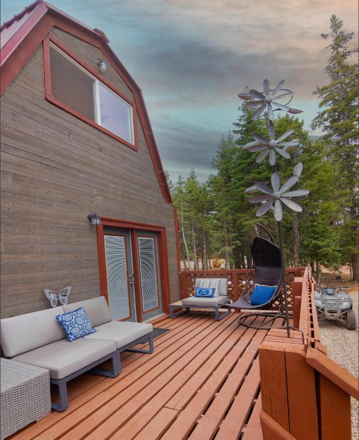 Charming Blue Farmhouse Cabin Duck Creek Village Exterior foto